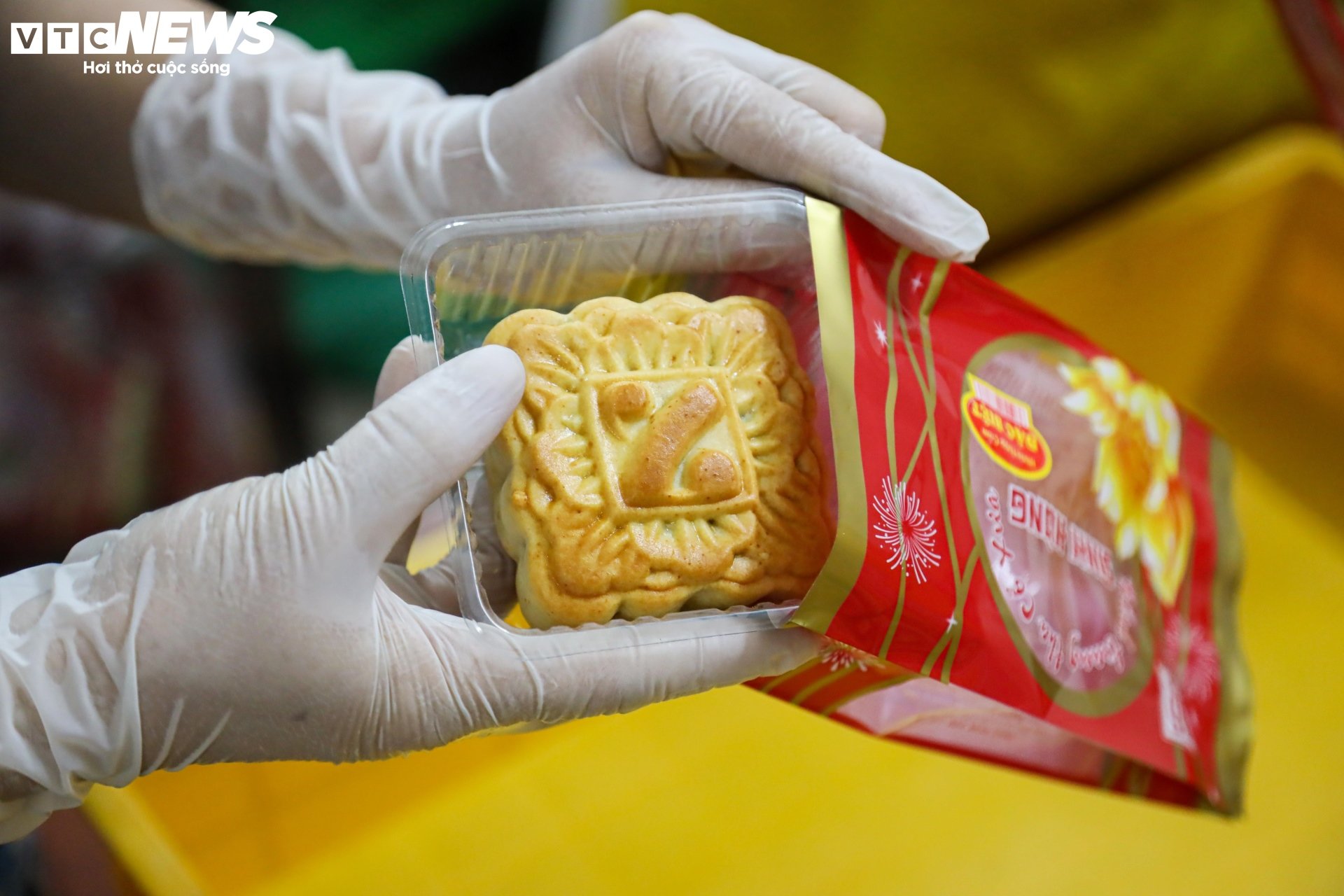Cảnh sản xuất bánh Trung thu siêu hút khách ở làng nghề nổi tiếng Hà Nội - Ảnh 18.