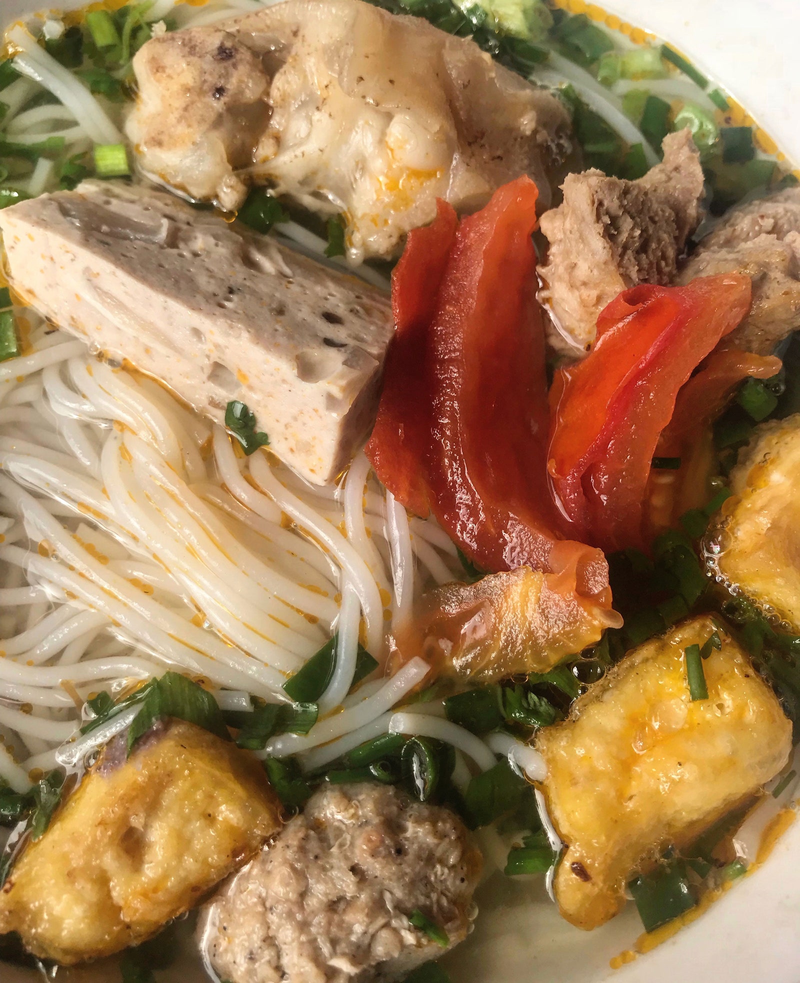 Tạp chí Vouge: Ngoài Phở và Bánh Mì, những món ăn nhất định phải thử khi ở Việt Nam - Ảnh 2. Tạp chí Vouge: Ngoài Phở và Bánh Mì, những món ăn nhất định phải thử khi ở Việt Nam - Ảnh 2.