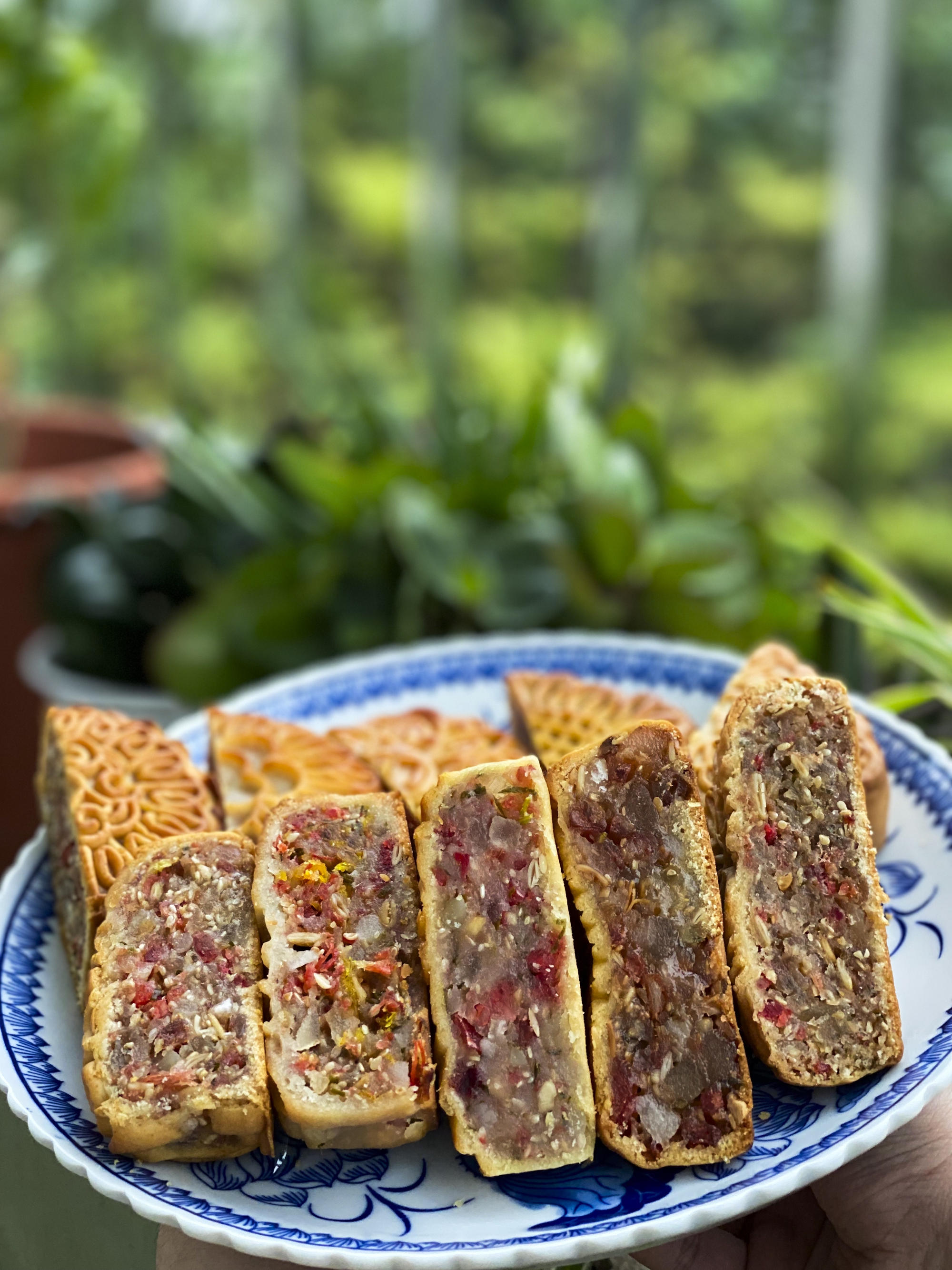 Con phố bán bánh trung thu sầm uất, nơi có những thương hiệu truyền đời lên tới 84 năm - Ảnh 9. Con phố bán bánh trung thu sầm uất, nơi có những thương hiệu truyền đời lên tới 84 năm - Ảnh 9.