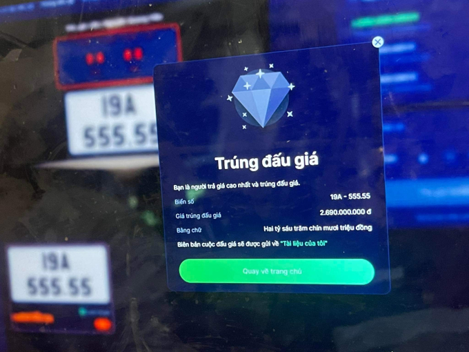 Đấu giá biển số Hà Nội siêu VIP ngũ quý 5: Có người trả hơn 14 tỷ đồng chỉ sau 10 phút - Ảnh 1.