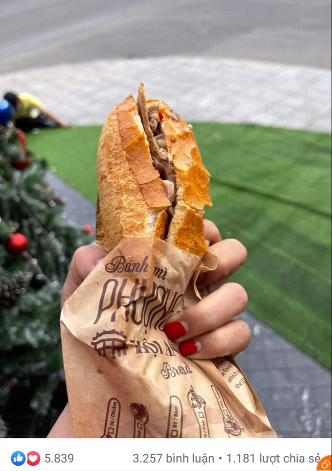 Trước vụ 133 người ngộ độc sau khi ăn bánh mì Phượng, thương hiệu này từng bị khách tố "hách dịch" - Ảnh 2. Trước vụ 133 người ngộ độc sau khi ăn bánh mì Phượng, thương hiệu này từng bị khách tố "hách dịch" - Ảnh 2.