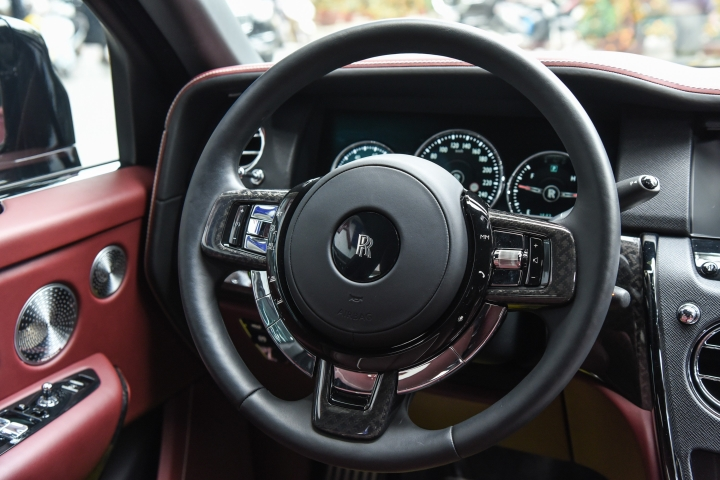 Nữ đại gia hiếm hoi sở hữu Roll Royce 60 tỷ tại Việt Nam: Làm chủ đế chế kinh doanh “không phải dạng vừa”, là tay chơi đồ hiệu “khét tiếng” gần xa - Ảnh 9. Nữ đại gia hiếm hoi sở hữu Roll Royce 60 tỷ tại Việt Nam: Làm chủ đế chế kinh doanh “không phải dạng vừa”, là tay chơi đồ hiệu “khét tiếng” gần xa - Ảnh 9.