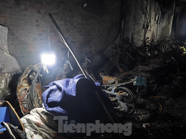 'Thi thoảng vẫn nhìn thấy nhau, nay người ta đã mất, quần áo còn phơi ngoài ban công...' - Ảnh 5. 'Thi thoảng vẫn nhìn thấy nhau, nay người ta đã mất, quần áo còn phơi ngoài ban công...' - Ảnh 5.