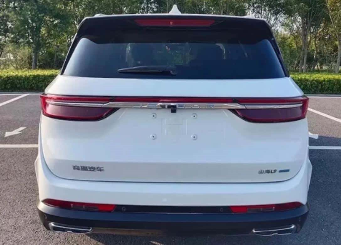 Hãng xe chuẩn bị vào Việt Nam sắp tung ra thị trường mẫu SUV cỡ trung chỉ 'ăn' xăng 1,49 lít/100km, so kè với Mazda CX-5 - Ảnh 3. Hãng xe chuẩn bị vào Việt Nam sắp tung ra thị trường mẫu SUV cỡ trung chỉ 'ăn' xăng 1,49 lít/100km, so kè với Mazda CX-5 - Ảnh 3.