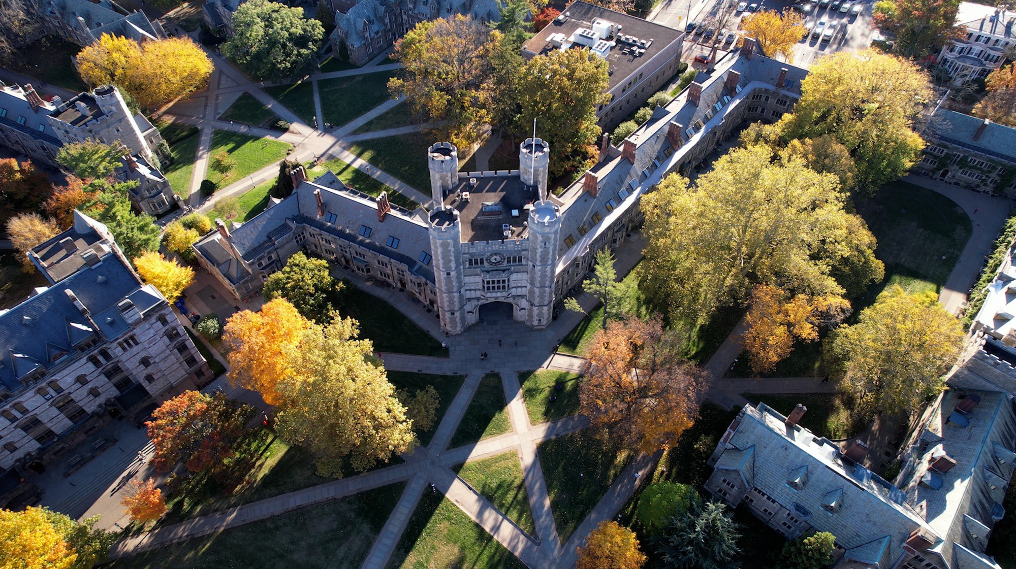 Trường ĐH tốt nhất nước Mỹ năm 2024: Là "kỳ phùng địch thủ" của Harvard, Albert Einstein từng sống và làm việc tại đây! - Ảnh 2. Trường ĐH tốt nhất nước Mỹ năm 2024: Là "kỳ phùng địch thủ" của Harvard, Albert Einstein từng sống và làm việc tại đây! - Ảnh 2.
