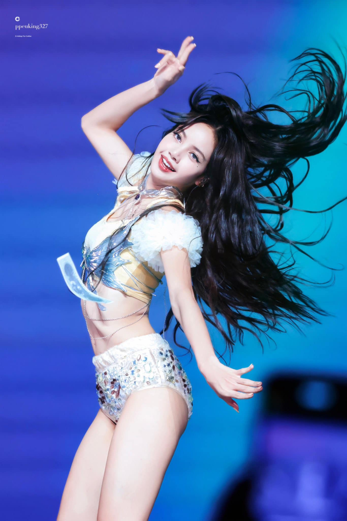 Tờ tiền in hình Lisa kèm chữ ký trong concert tại Hàn được BLINK rao bán 18 triệu - Ảnh 2. Tờ tiền in hình Lisa kèm chữ ký trong concert tại Hàn được BLINK rao bán 18 triệu - Ảnh 2.