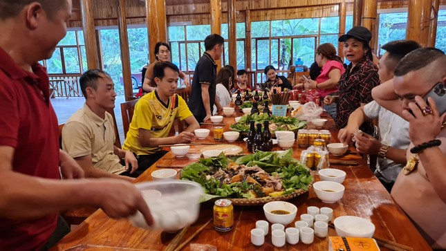 Người phụ nữ đầu tiên làm homestay ở Lùng Phình, vươn lên làm chủ cuộc sống nhờ du lịch - Ảnh 5.