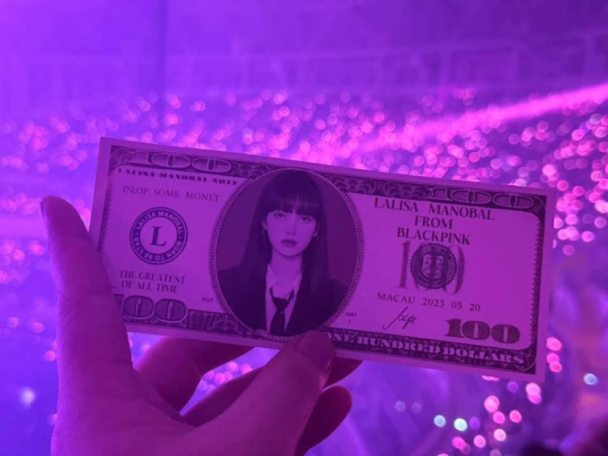 Tờ tiền in hình Lisa kèm chữ ký trong concert tại Hàn được BLINK rao bán 18 triệu - Ảnh 8. Tờ tiền in hình Lisa kèm chữ ký trong concert tại Hàn được BLINK rao bán 18 triệu - Ảnh 8.