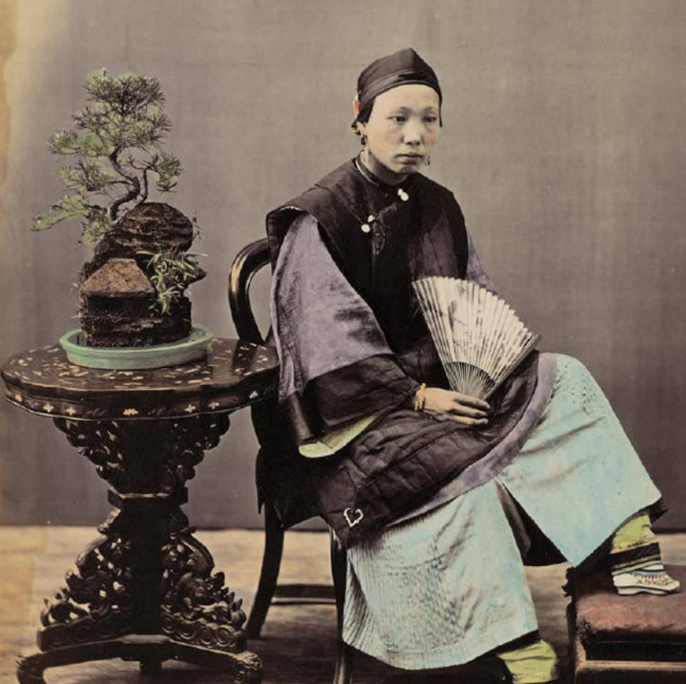 Loạt ảnh hiếm cuối thời nhà Thanh: Cận cảnh chân dung hoàng hậu cuối cùng, cô dâu đội trên đầu vật lạ khác xa phim ảnh - Ảnh 13.