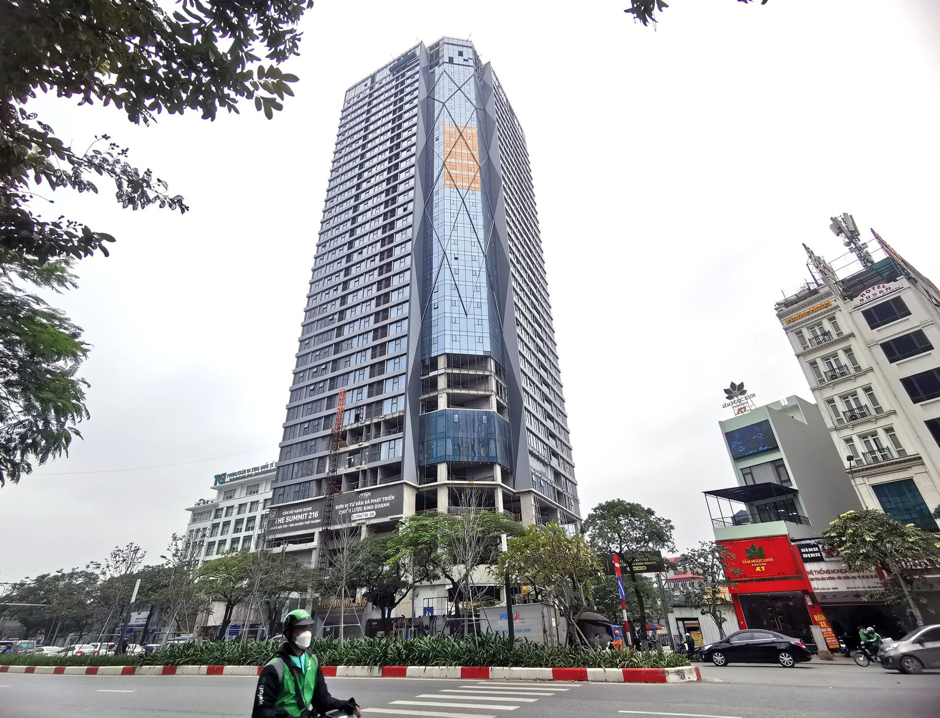 VERACITY, chủ đầu tư dự án “khủng” Summit Building 216 Trần Duy Hưng nợ hàng chục tỷ đồng tiền thuế - Ảnh 1. VERACITY, chủ đầu tư dự án “khủng” Summit Building 216 Trần Duy Hưng nợ hàng chục tỷ đồng tiền thuế - Ảnh 1.