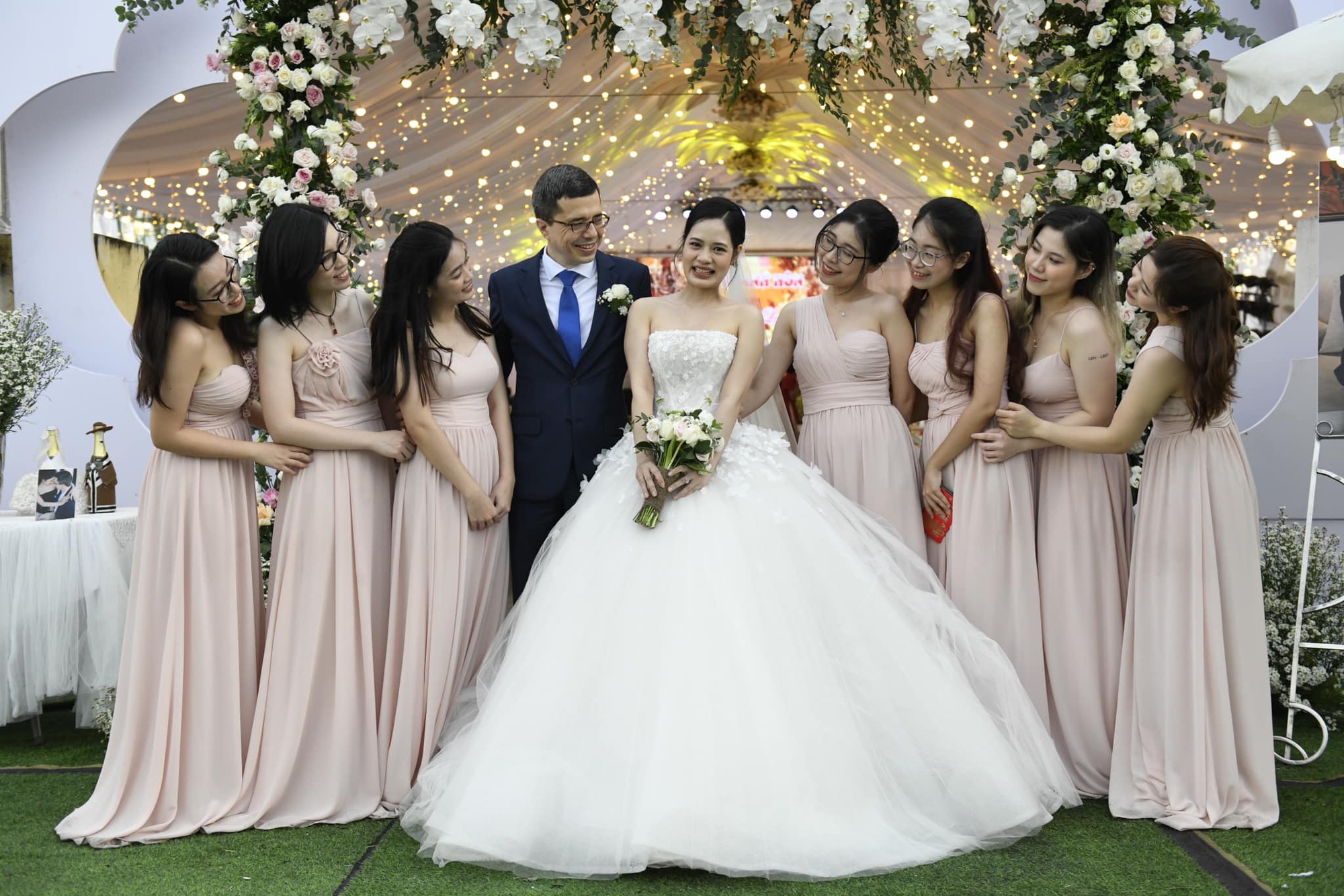 &quot;Cá mập&quot; Tuệ Lâm kết hôn cùng Tổng Giám đốc ngân hàng, đám cưới ấn tượng tại Hải Dương - Ảnh 3.