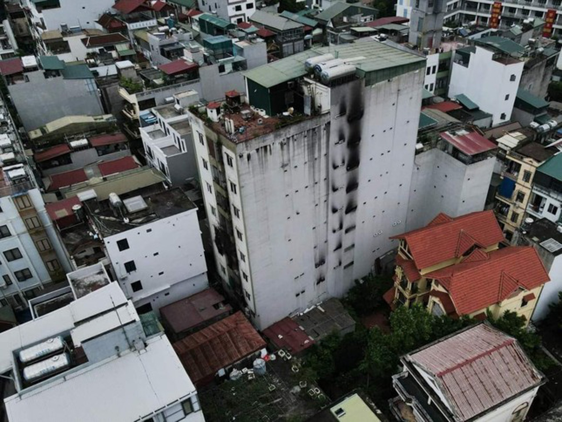Cận cảnh loạt chung cư mini tại Hà Nội của ông chủ bị bắt trong vụ cháy khiến 56 người thiệt mạng - Ảnh 1.
