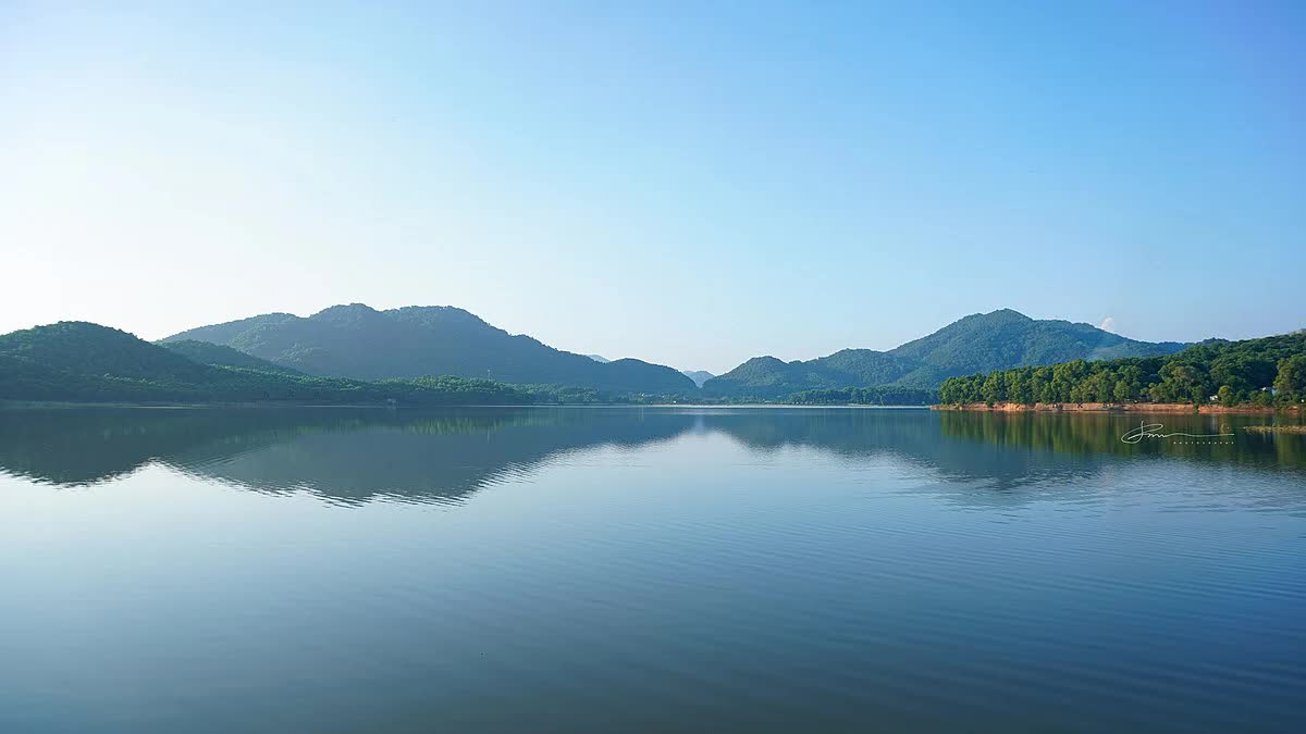 Phát hiện hồ Tuyền Lâm thu nhỏ ngay gần Hà Nội, không cần đi Đà Lạt, chỉ cần lái xe chưa đến 1 tiếng - Ảnh 1.