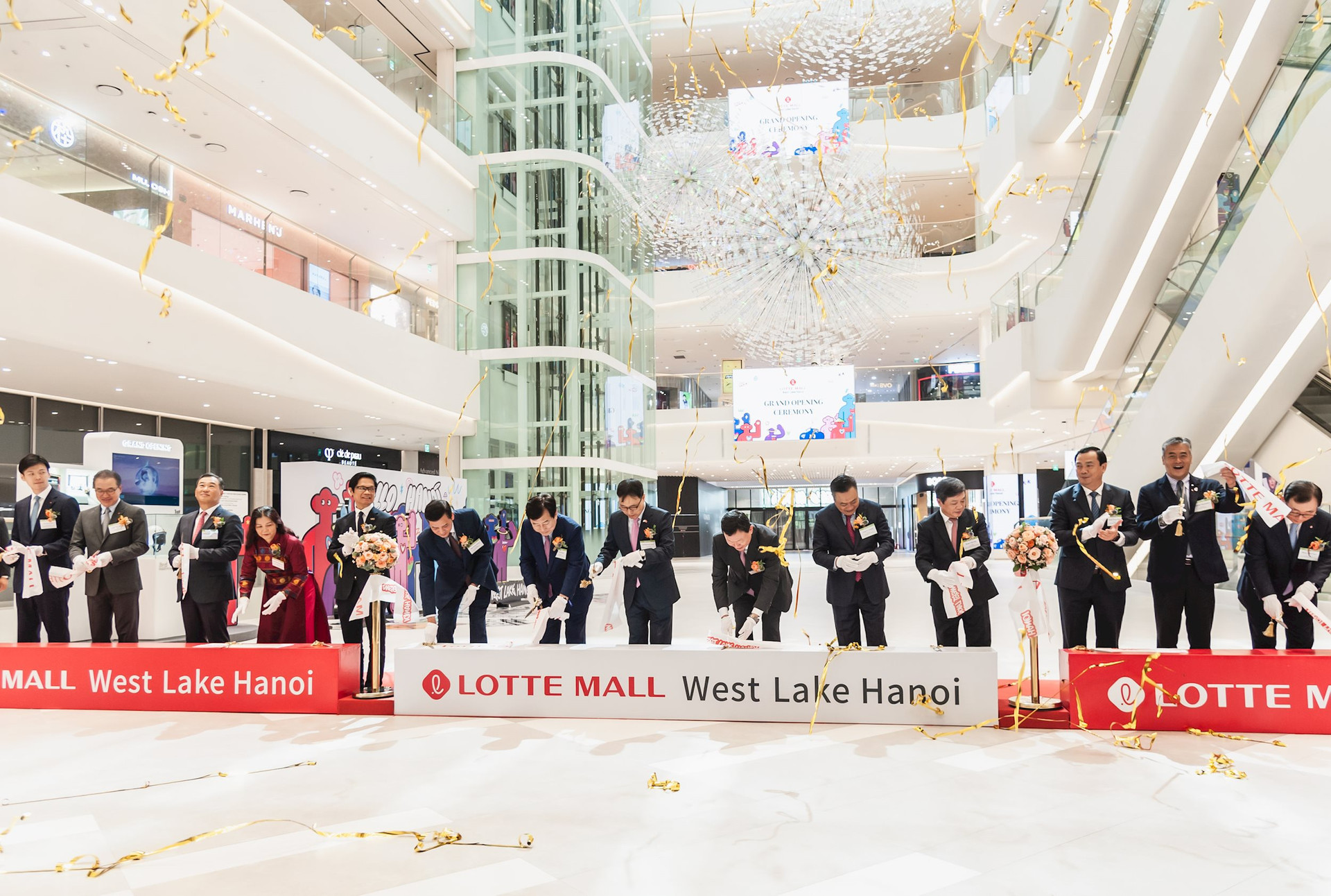 Chủ tịch Lotte sang Việt Nam khai trương Lotte Mall Hồ Tây 643 triệu USD - Ảnh 2.