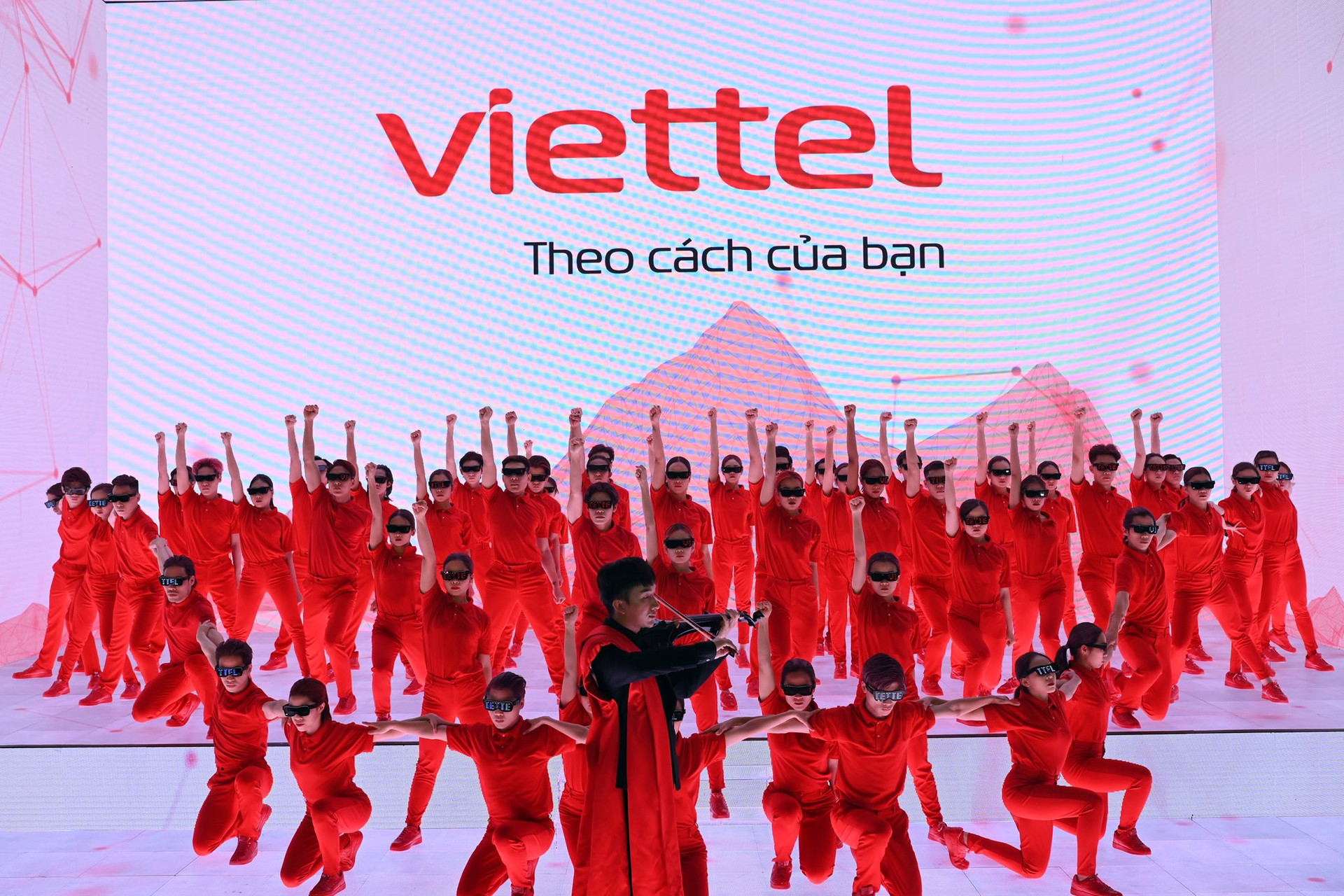 ‘Gã nhà quê’ Viettel và câu chuyện tốt hơn chứ không phải tốt nhất ở Better Choice Awards 2023 - Ảnh 7. ‘Gã nhà quê’ Viettel và câu chuyện tốt hơn chứ không phải tốt nhất ở Better Choice Awards 2023 - Ảnh 7.