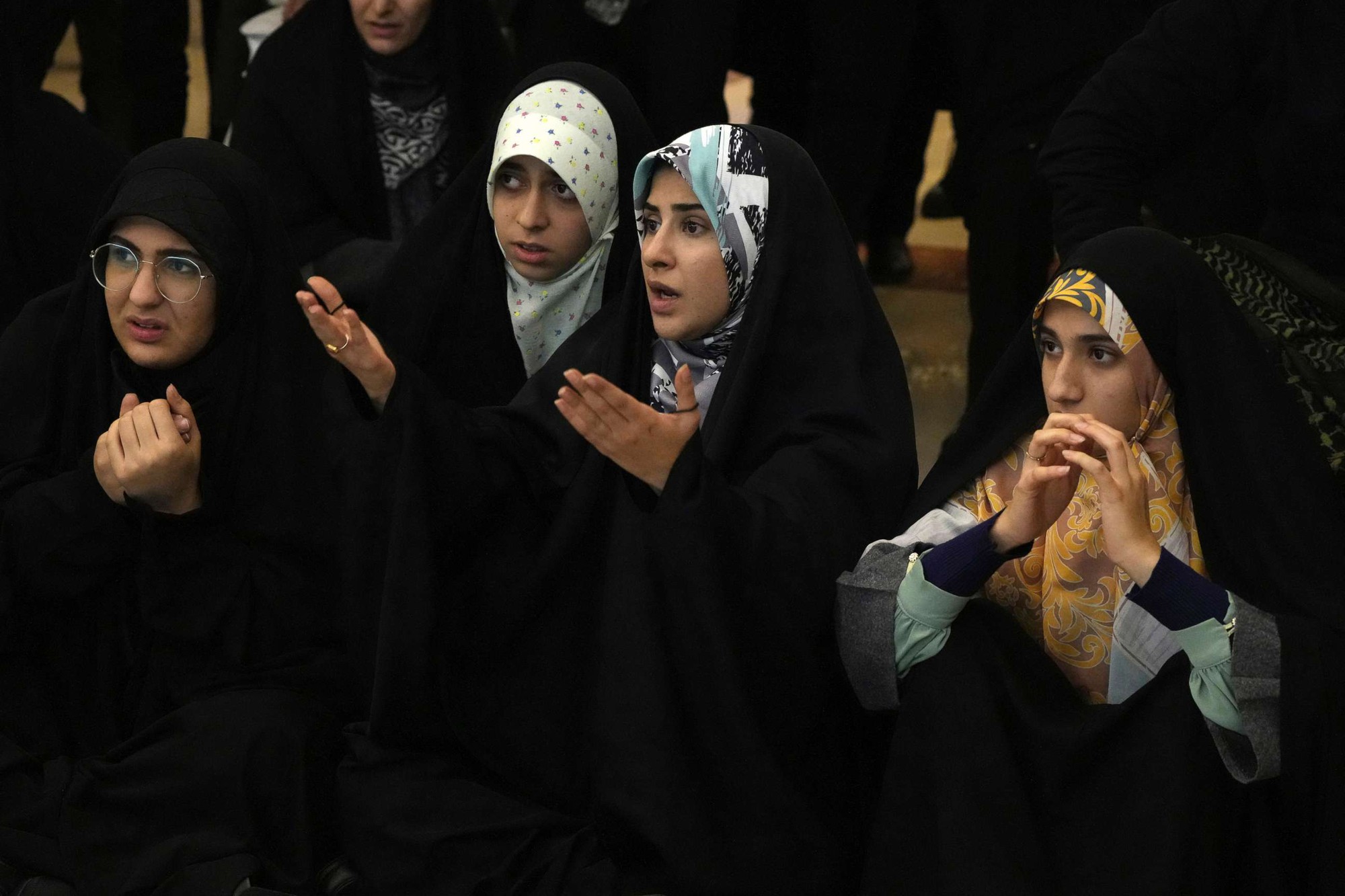 Iran thông qua mức án lên tới 10 năm tù đối với hành vi ăn mặc hở hang - Ảnh 1. Iran thông qua mức án lên tới 10 năm tù đối với hành vi ăn mặc hở hang - Ảnh 1.