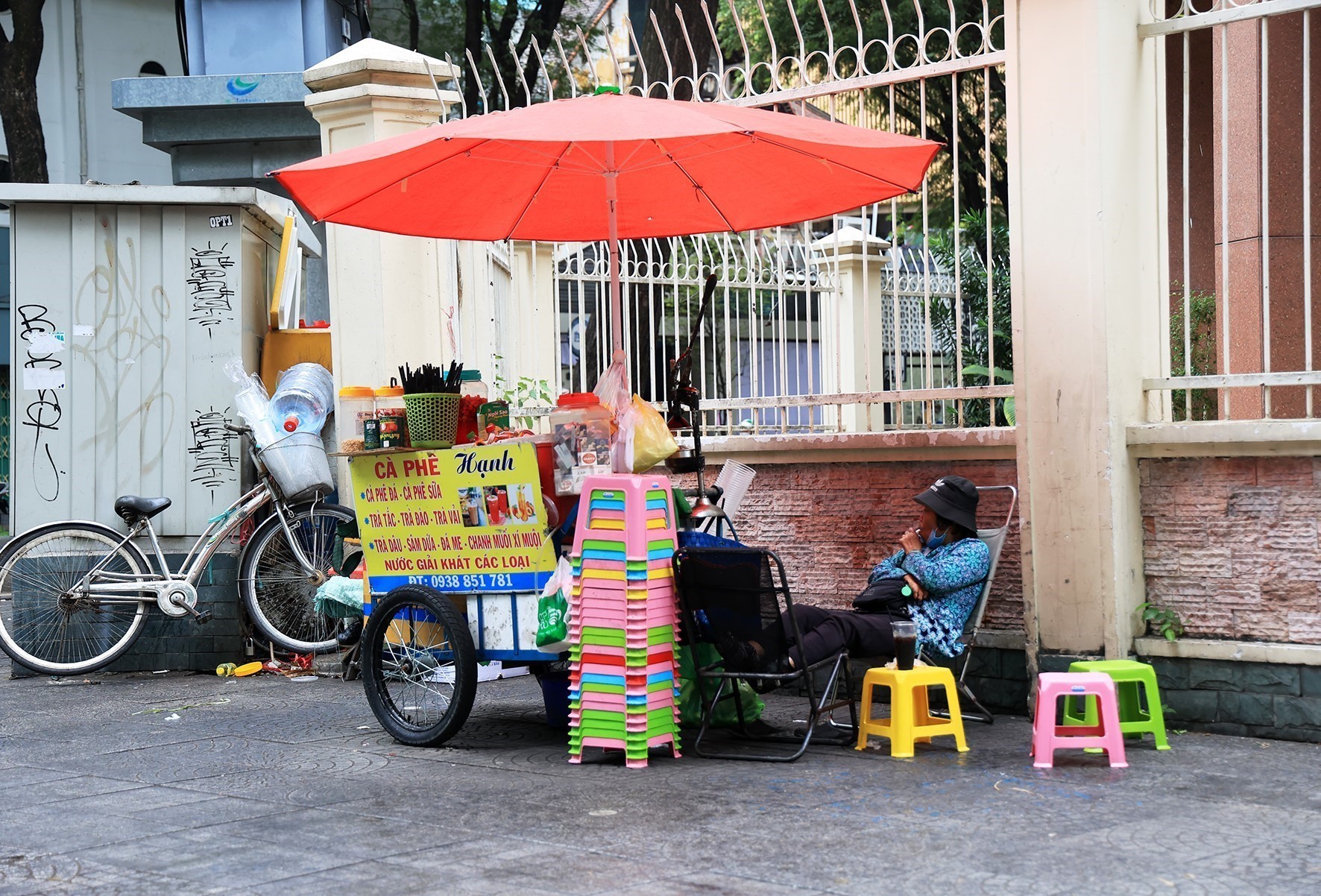 TP Hồ Chí Minh thu phí vỉa hè, lòng đường: Làm sao để hiệu quả, minh bạch? - Ảnh 5. TP Hồ Chí Minh thu phí vỉa hè, lòng đường: Làm sao để hiệu quả, minh bạch? - Ảnh 5.