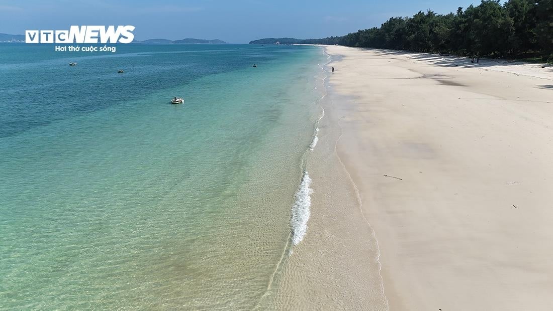 Ngắm biển xanh, cát trắng và vẻ đẹp nguyên sơ ở huyện đảo đẹp bậc nhất Việt Nam - Ảnh 6.