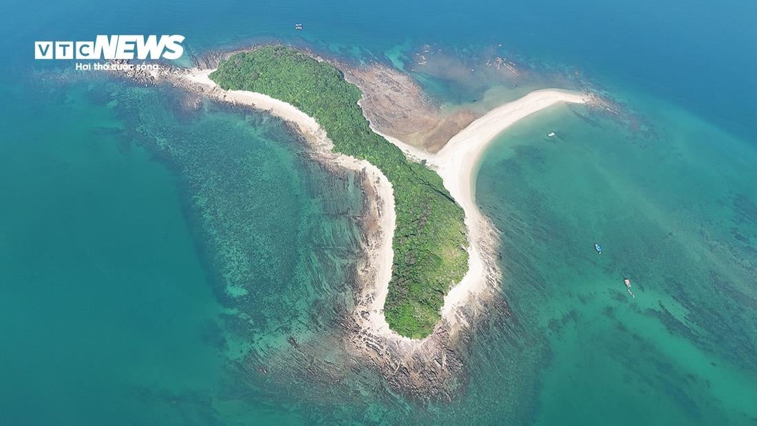 Ngắm biển xanh, cát trắng và vẻ đẹp nguyên sơ ở huyện đảo đẹp bậc nhất Việt Nam - Ảnh 8.