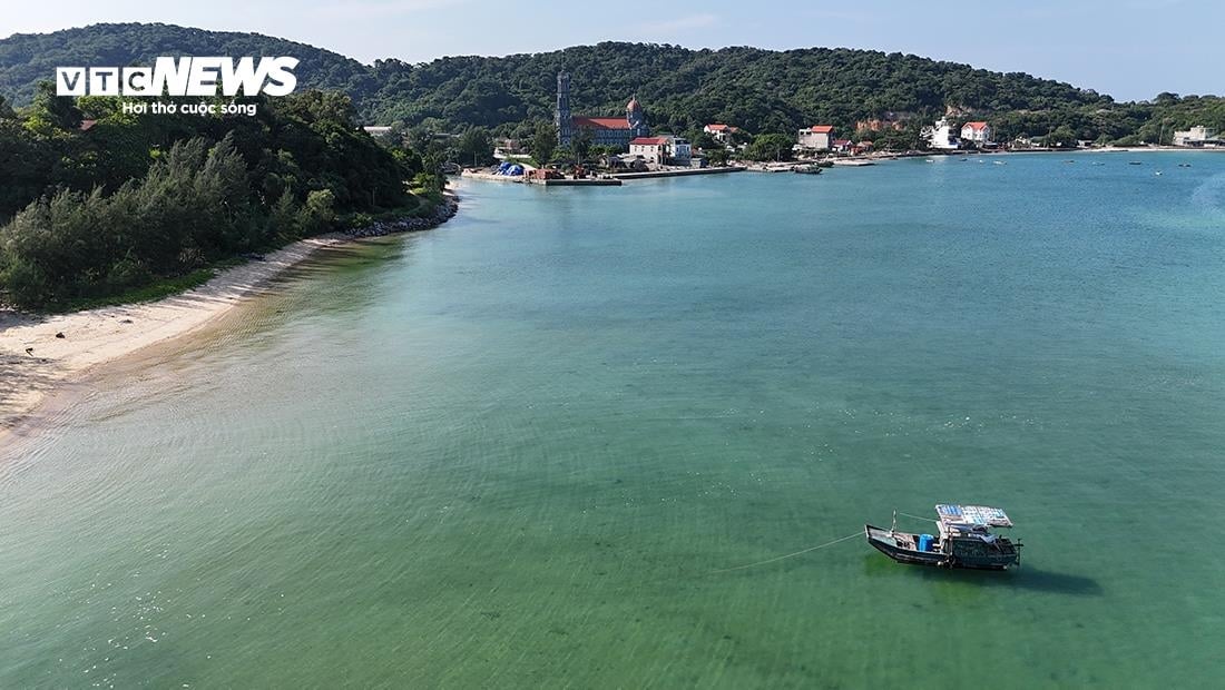 Ngắm biển xanh, cát trắng và vẻ đẹp nguyên sơ ở huyện đảo đẹp bậc nhất Việt Nam - Ảnh 12.