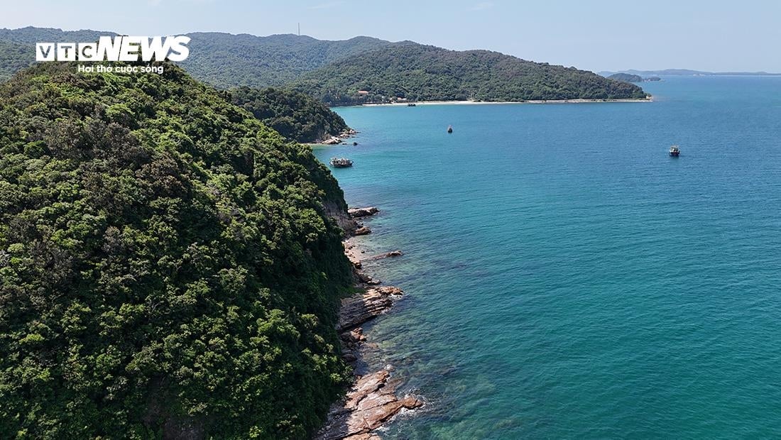 Ngắm biển xanh, cát trắng và vẻ đẹp nguyên sơ ở huyện đảo đẹp bậc nhất Việt Nam - Ảnh 15.