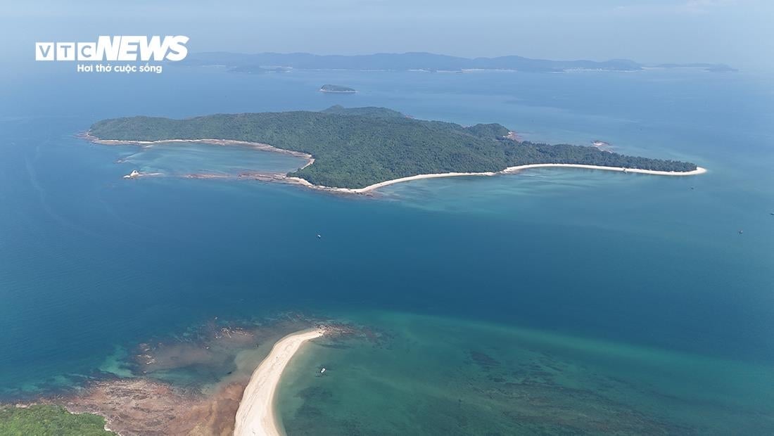Ngắm biển xanh, cát trắng và vẻ đẹp nguyên sơ ở huyện đảo đẹp bậc nhất Việt Nam - Ảnh 7.