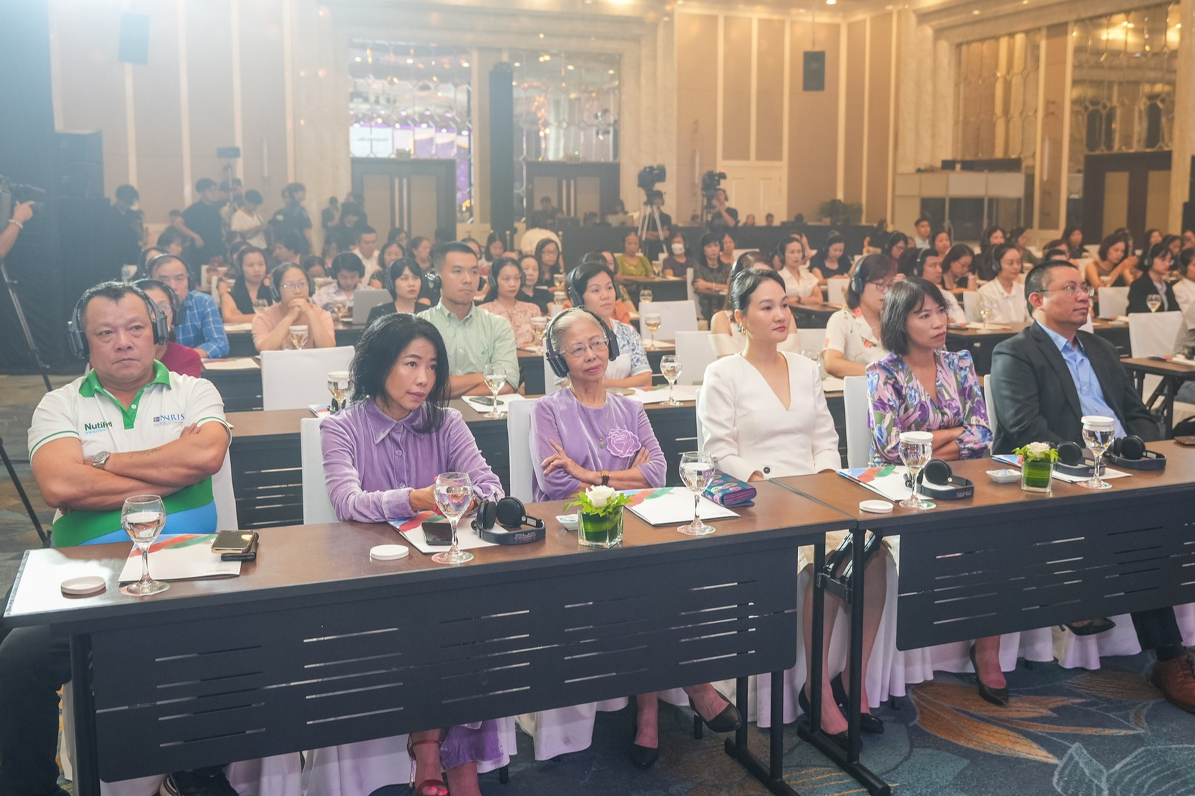 Ra mắt một sản phẩm dành cho người trưởng thành giúp tăng cường sức đề kháng, chống lại bệnh tật - Ảnh 2. Ra mắt một sản phẩm dành cho người trưởng thành giúp tăng cường sức đề kháng, chống lại bệnh tật - Ảnh 2.