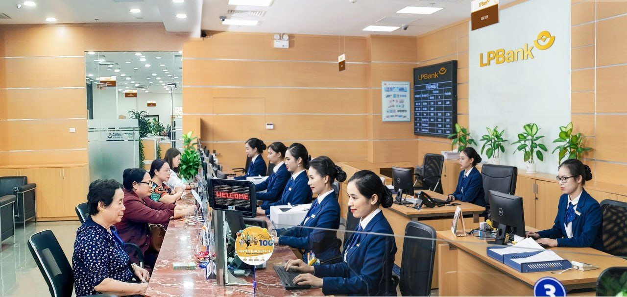 VNPost "ế" hơn 140,5 triệu quyền mua cổ phiếu của LPBank - Ảnh 1. VNPost "ế" hơn 140,5 triệu quyền mua cổ phiếu của LPBank - Ảnh 1.