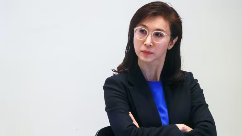 Địa chấn chaebol Hàn Quốc: Chủ tịch SK Group công khai có con với tiểu tam, đòi ly hôn người vợ 35 năm, tòa án bối rối chia khối tài sản 3,7 tỷ USD - Ảnh 4.