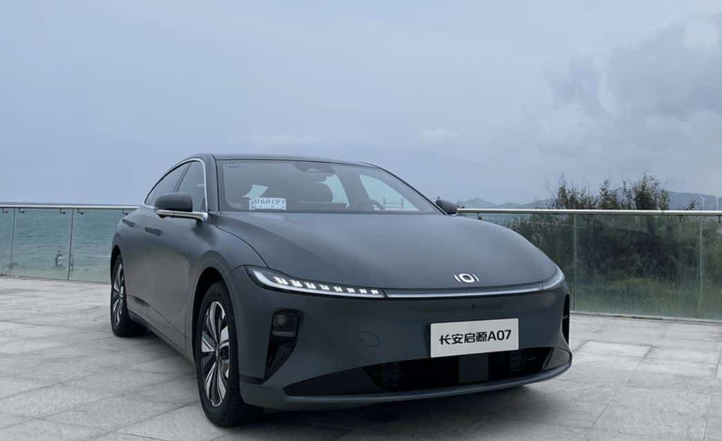 Mẫu sedan 'nhìn là mê' đối đầu Toyota Camry: đi 200 km không 'ăn' xăng, giá chỉ từ 520 triệu đồng - Ảnh 1.