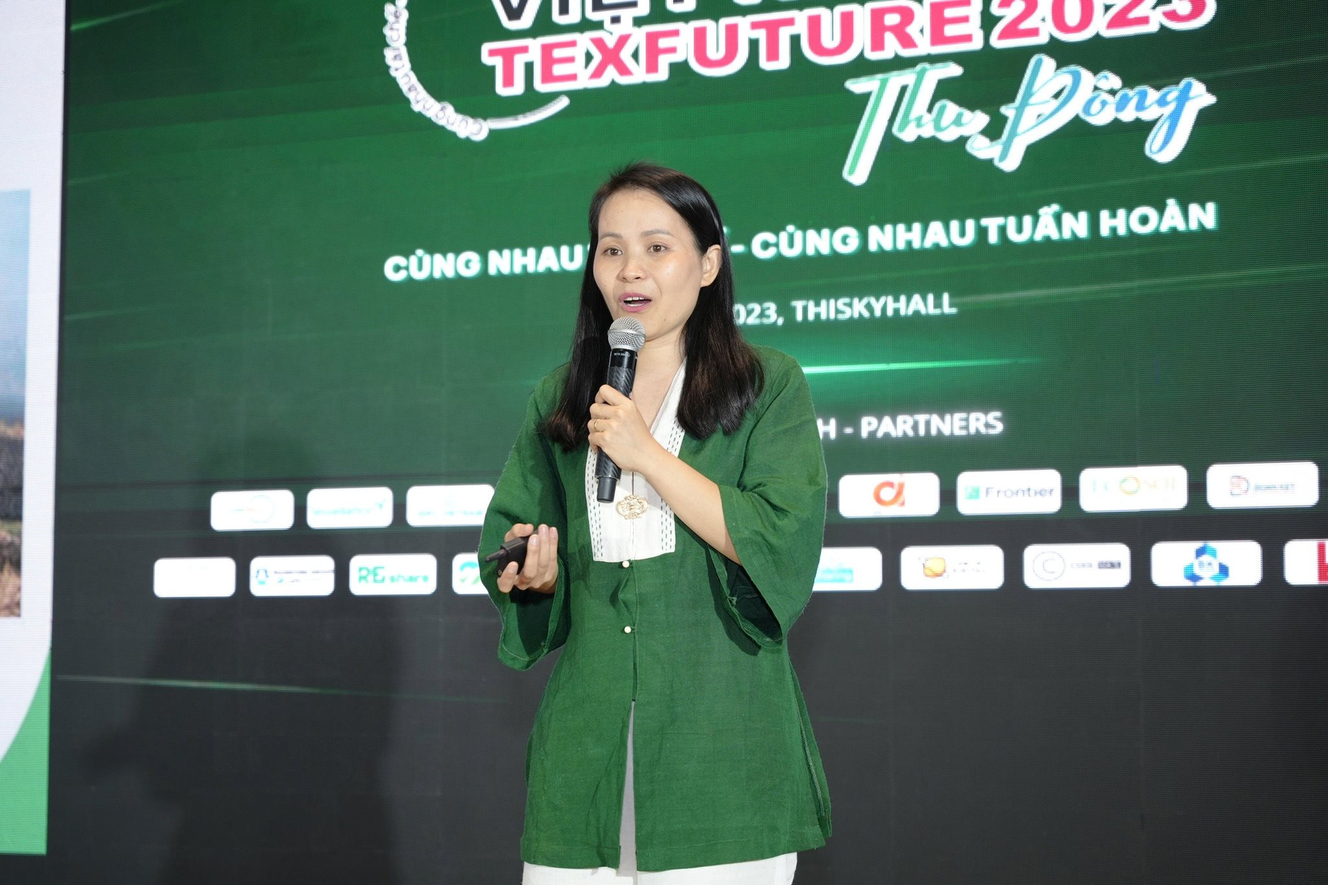 Quần ‘biết thở’, áo chống nắng cao, khử mùi trong 3 ngày và tiềm năng vô tận của Việt Nam trong lĩnh vực 'thời trang xanh' - Ảnh 6.