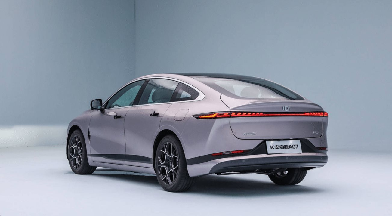 Mẫu sedan 'nhìn là mê' đối đầu Toyota Camry: đi 200 km không 'ăn' xăng, giá chỉ từ 520 triệu đồng - Ảnh 3.