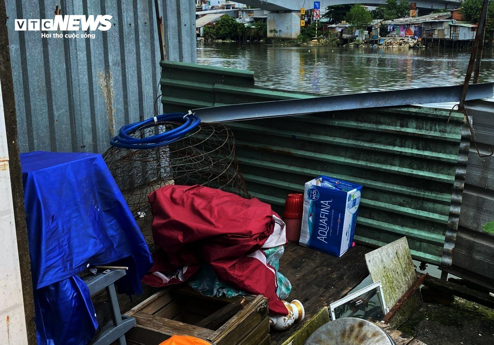 Cuộc sống 'không ánh mặt trời' trong khu nhà siêu nhỏ ngay trung tâm TP.HCM - Ảnh 20.