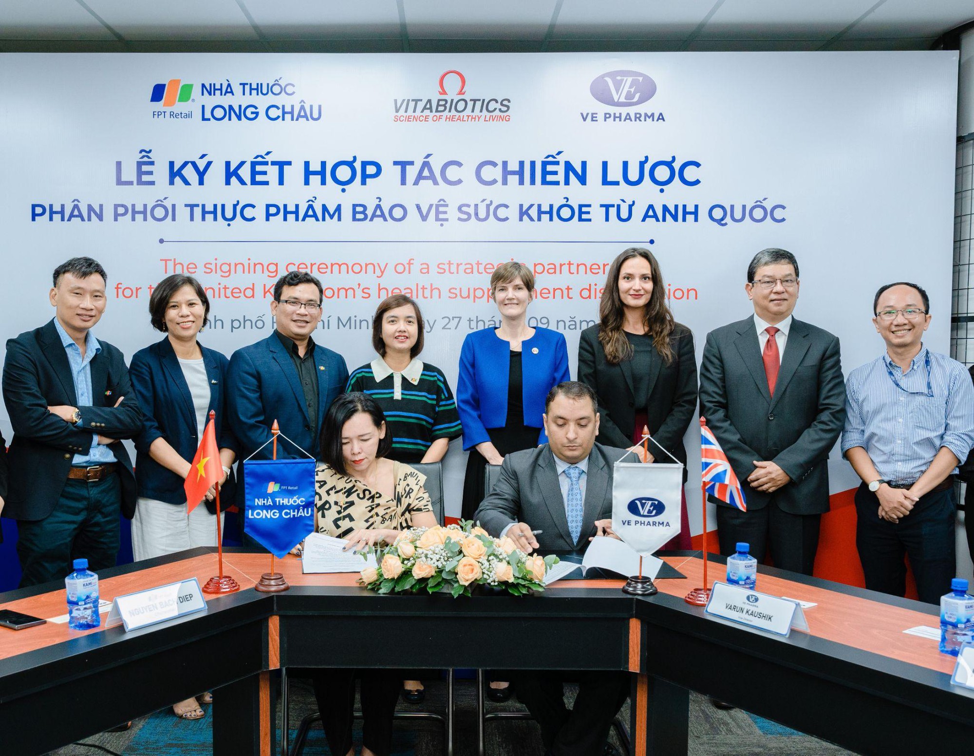 FPT Long Châu mang TPBVSK thương hiệu Vitabiotics từ Anh đến tay người Việt Nam - Ảnh 1.