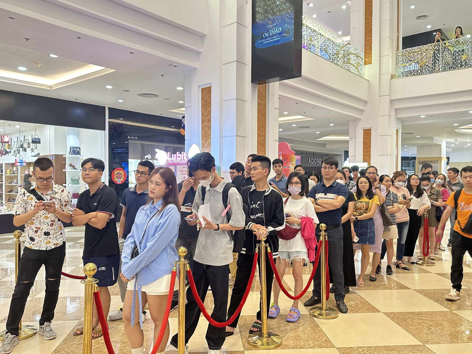 FPT Shop thu 150 tỷ trong một đêm nhờ iPhone 15, hàng loạt đại lý tại Việt Nam &quot;cháy&quot; hàng: Chuyện gì đã xảy ra? - Ảnh 3.