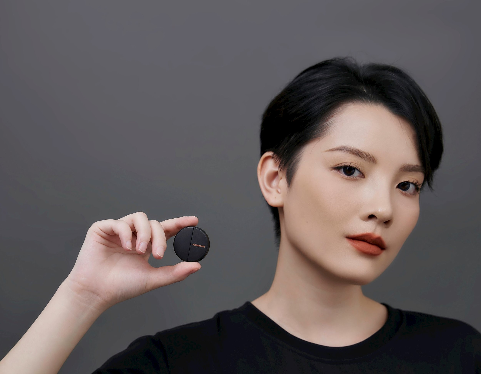 Giải mã cơn sốt thiết bị định vị hàng Việt bán 1.500 chiếc sau 1 tuần lên kệ: "Xịn" như đồ Apple, giá rẻ hơn một nửa, pin trâu 6 tháng - Ảnh 1.