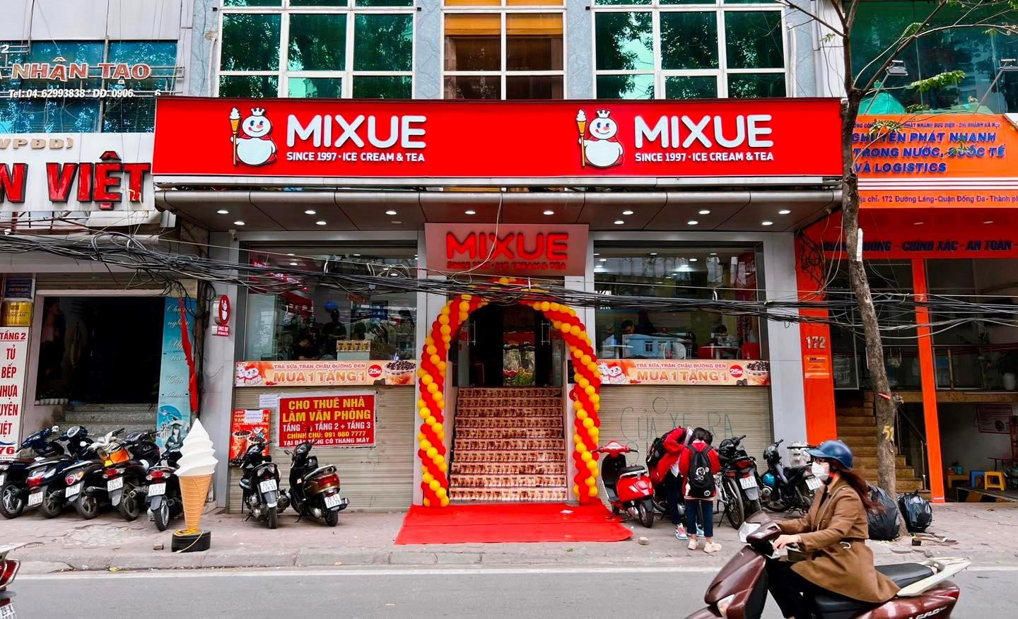 Kem 10.000 đồng, đồ uống giảm giá tới 30%, đâu là công thức nhân bản 1.300 cửa hàng của Mixue tại Việt Nam? - Ảnh 1.