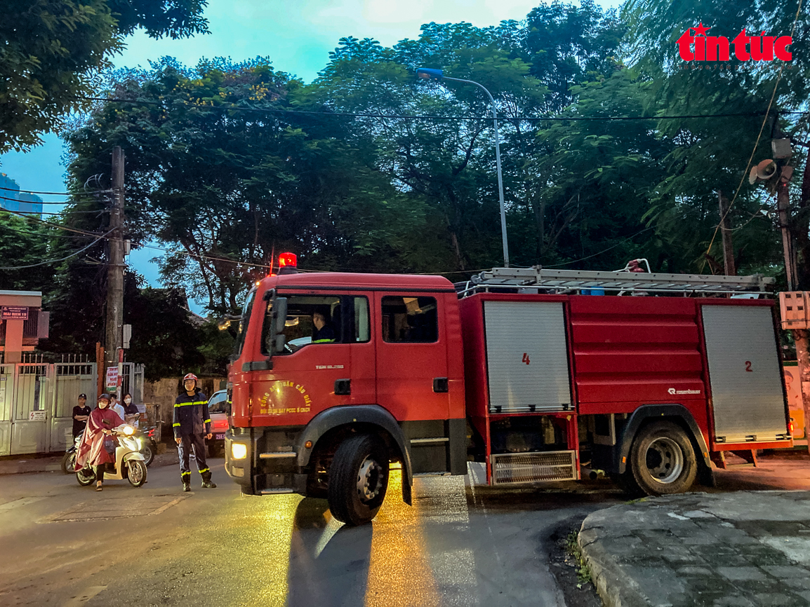 Hà Nội: Phong tỏa chung cư mini tại quận Cầu Giấy sau sự cố chập điện - Ảnh 1.