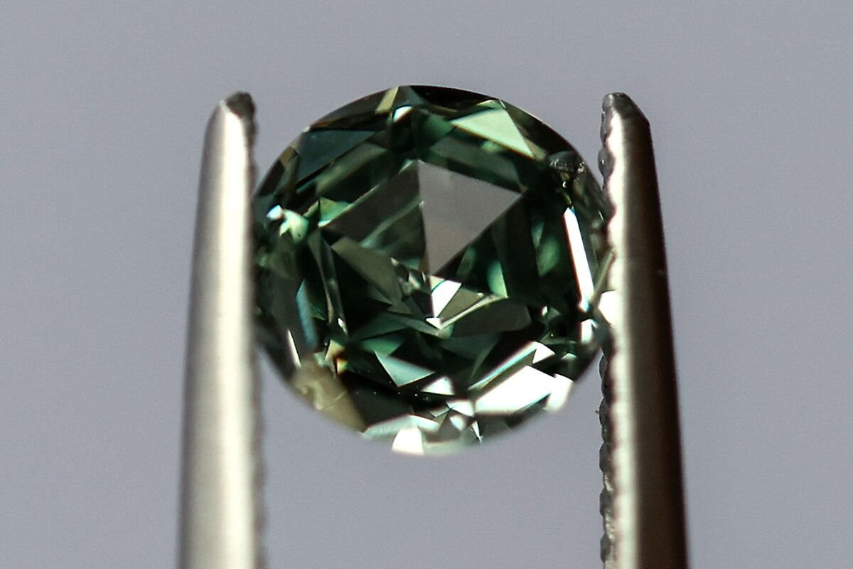 Buồn của ngành kim cương: Giá rơi thảm hại, mất dần sức hút, khách hàng chuyển sang dùng đồ ‘nhân tạo’ - Ảnh 1.