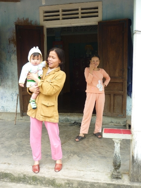 Ngôi làng “tinh hoa hội tụ, phụ nữ rất yêu” ở Huế: Đàn ông làm hết việc nặng, phụ nữ chỉ việc ngồi chơi - Ảnh 2. Ngôi làng “tinh hoa hội tụ, phụ nữ rất yêu” ở Huế: Đàn ông làm hết việc nặng, phụ nữ chỉ việc ngồi chơi - Ảnh 2.