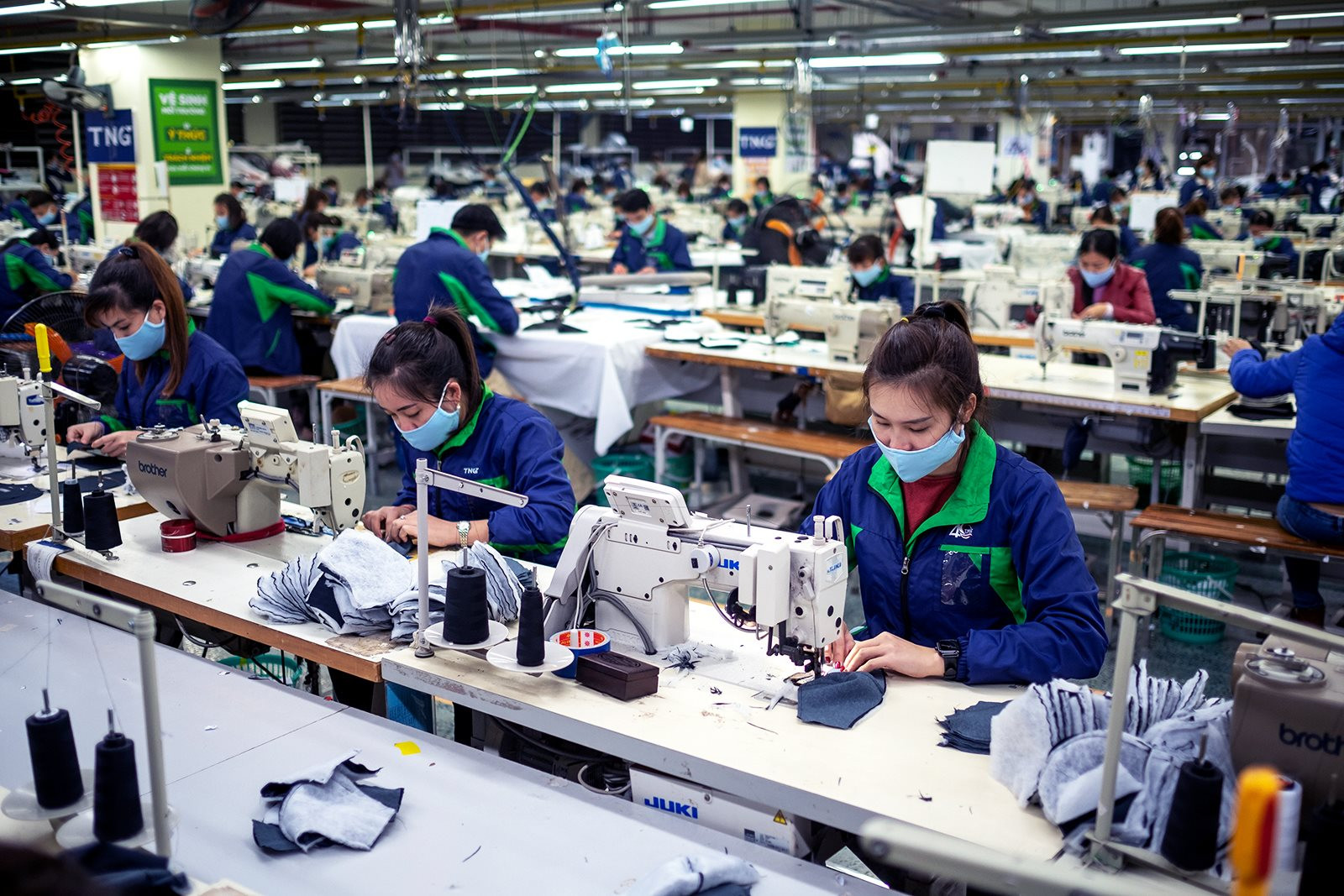 PMI Việt Nam tháng 8 vượt ngưỡng 50 điểm sau 6 tháng, liệu ngành sản xuất đã phục hồi hoàn toàn? - Ảnh 1.