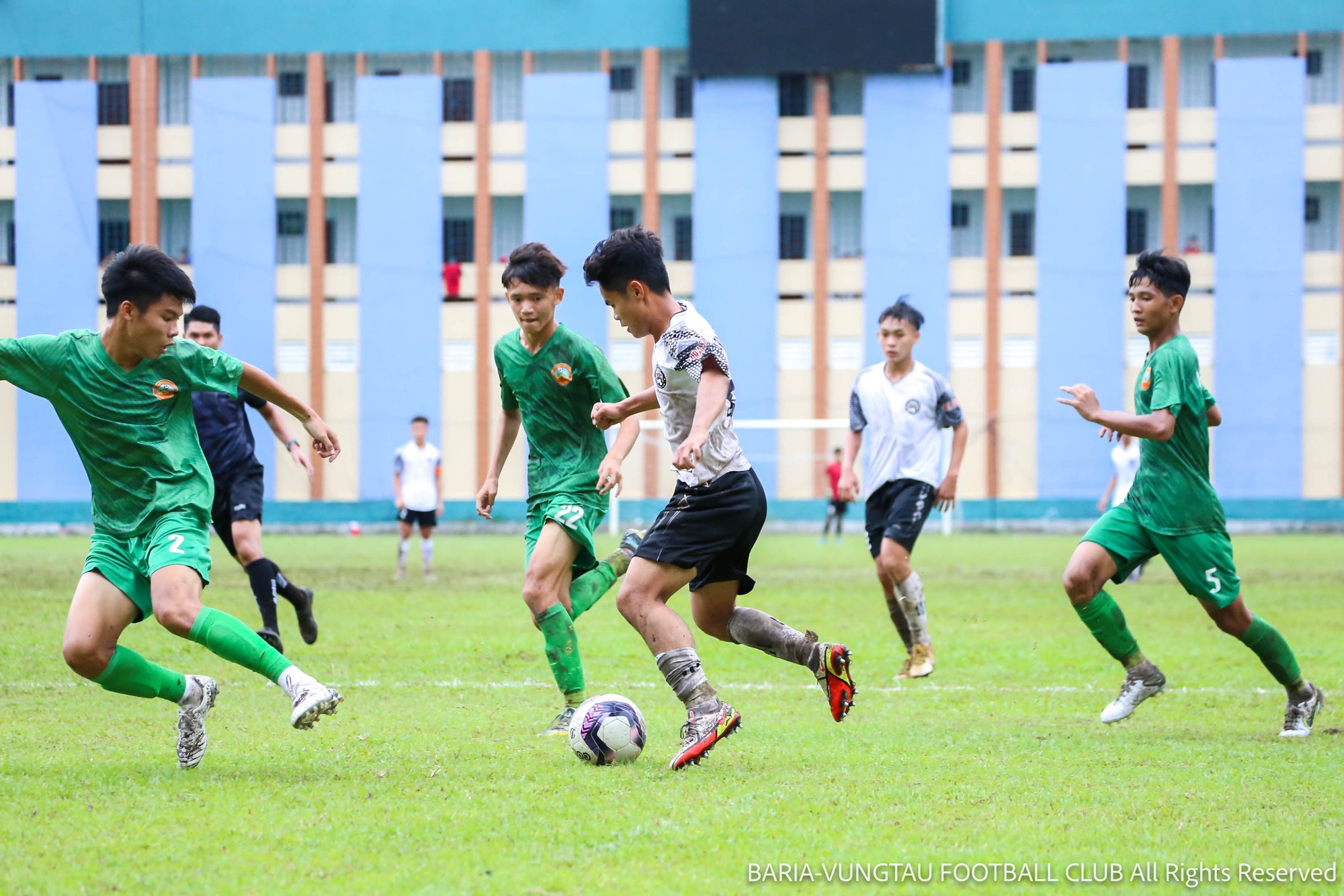 Phóng sự ảnh: Hoang tàn ở đại bản doanh của Sài Gòn FC - Ảnh 4.