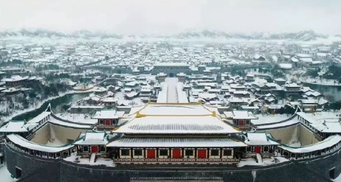 Người trẻ Trung Quốc rủ nhau làm diễn viên ở phim trường rộng nhất thế giới: Nằm im cũng kiếm ra tiền, dễ sống hơn "vật lộn trong thành phố" - Ảnh 10. Người trẻ Trung Quốc rủ nhau làm diễn viên ở phim trường rộng nhất thế giới: Nằm im cũng kiếm ra tiền, dễ sống hơn "vật lộn trong thành phố" - Ảnh 10.