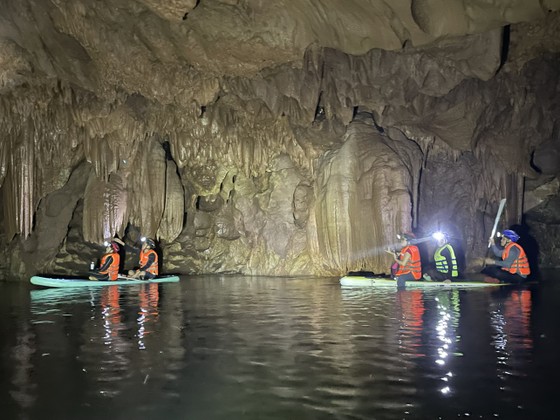 Quảng Bình phát hiện hang động mới - Ảnh 12.