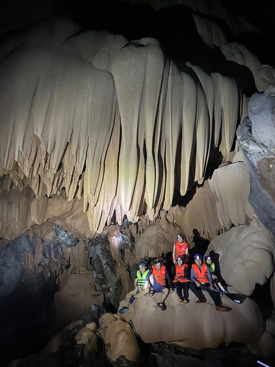 Quảng Bình phát hiện hang động mới - Ảnh 11.