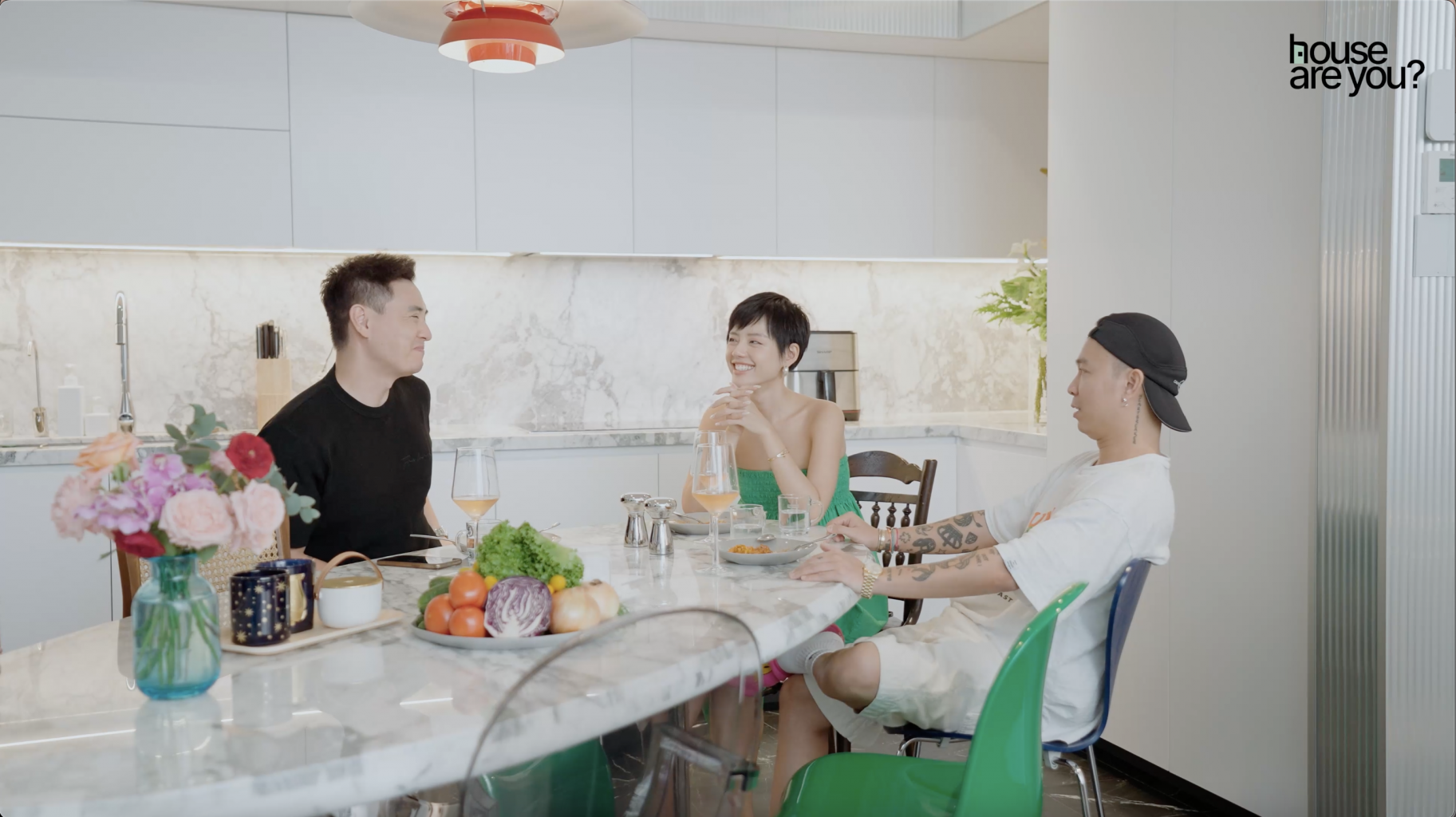 Gian bếp độc lạ trong căn duplex của Cô Em Trendy và bạn trai: Bàn ăn 8 ghế đặc biệt, nội thất "toát mùi tiền" - Ảnh 4. Gian bếp độc lạ trong căn duplex của Cô Em Trendy và bạn trai: Bàn ăn 8 ghế đặc biệt, nội thất "toát mùi tiền" - Ảnh 4.
