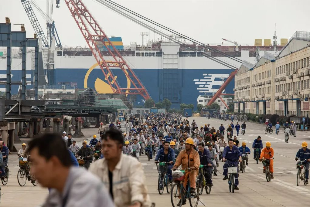 Trung Quốc 'xả lũ' xe xăng giá rẻ: Thiếu cả tàu chở hàng, 6 tháng xuất khẩu 4 triệu xe - Ảnh 3.