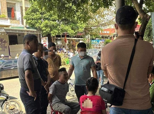 Khởi tố Quân Idol cùng 2 đàn em - Ảnh 1. Khởi tố Quân Idol cùng 2 đàn em - Ảnh 1.