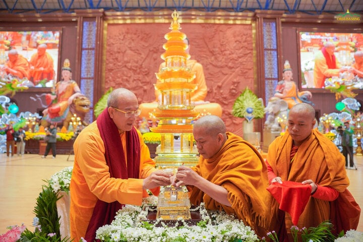 Trụ trì chùa Ba Vàng vi phạm pháp luật về tín ngưỡng, tôn giáo - Ảnh 1.