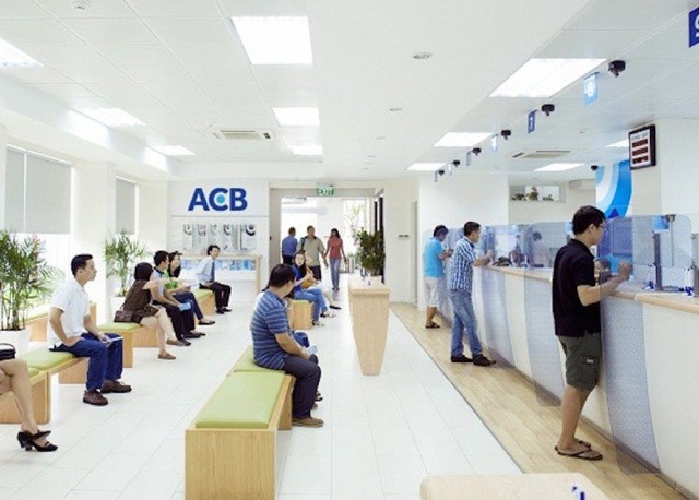 Lãi suất ngân hàng ACB mới nhất tháng 01/2024: Bất ngờ tăng đối với tiền gửi online 12 tháng, giảm mạnh ở các kỳ hạn ngắn - Ảnh 1.